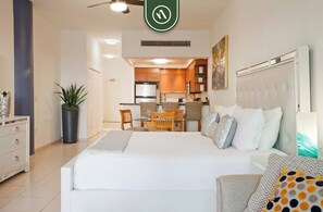 1 habitación, tabla de planchar con plancha, cuna de viaje y wifi 