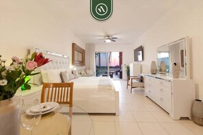 1 habitación, tabla de planchar con plancha, cuna de viaje y wifi 