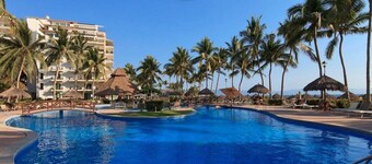 Amazing Studio with Terrace Overlooking the Ocean