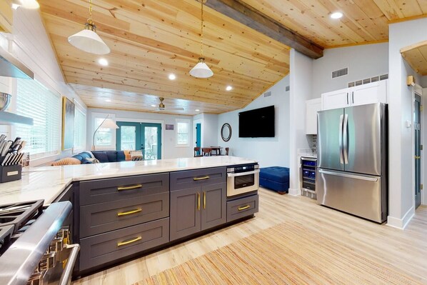 Fridge, oven, dishwasher, coffee/tea maker