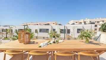 Luxury House, Multiple Bedrooms, 2 Bathrooms (Casa La Cala De Mijas with pool for 8) | Outdoor dining