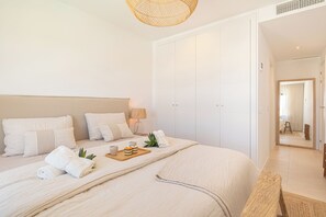 4 bedrooms, laptop workspace, iron/ironing board, free WiFi - Casa La Cala De Mijas (Mijas)