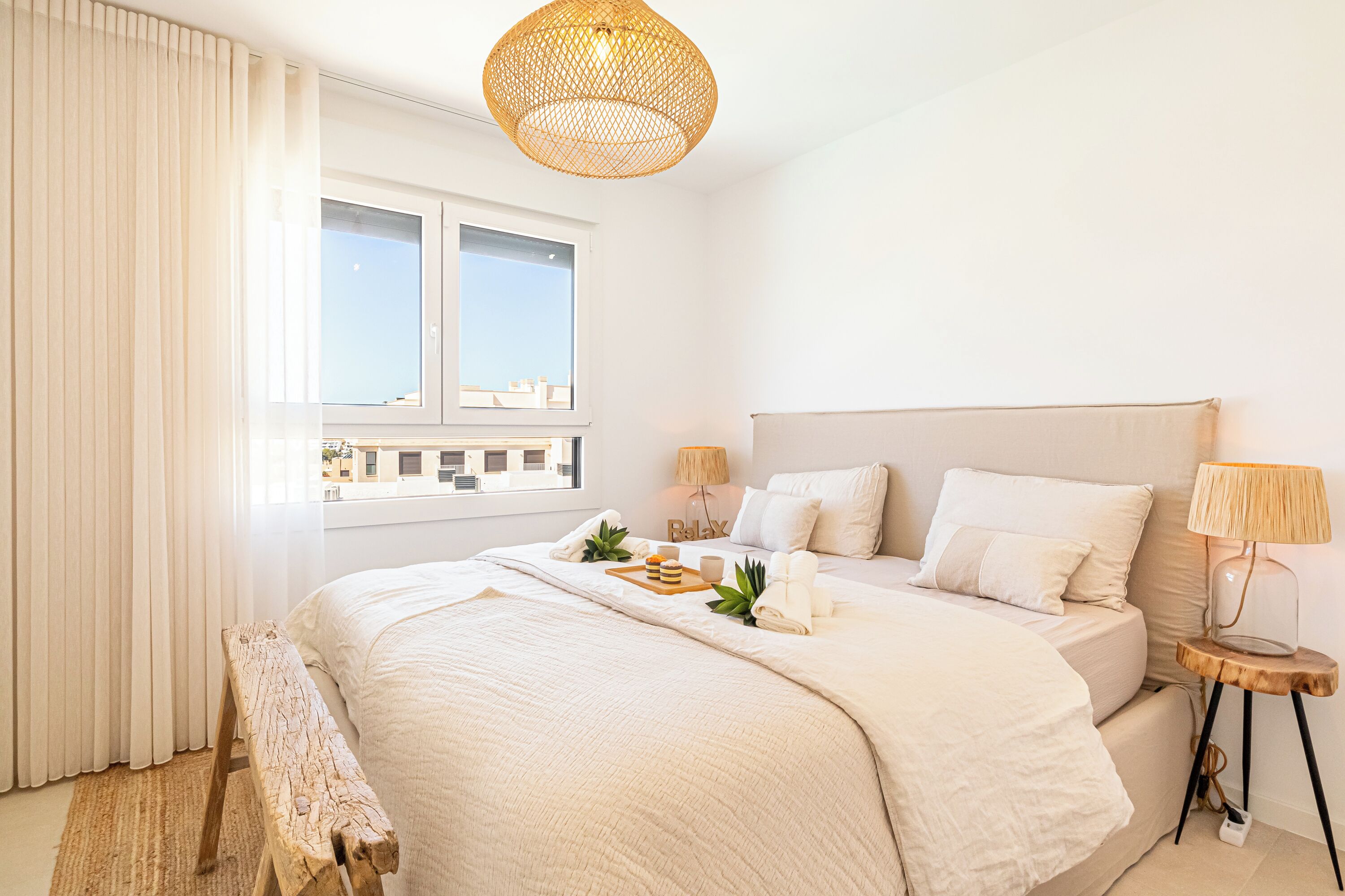 4 habitaciones y espacio para trabajar con laptop 