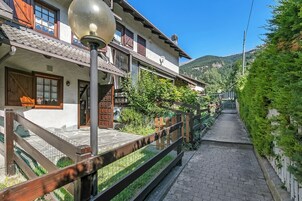 Casa familiare, camere multiple (La Casa Di Dadà) | Parco della struttura