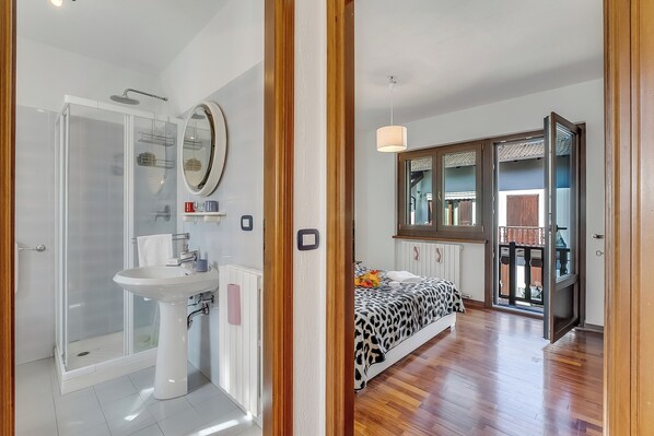 Family House, Multiple Bedrooms (La Casa Di Dadà) | Bathroom | Shower, hair dryer, bidet, towels