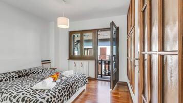 1 bedroom, free WiFi, bed sheets