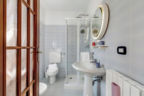 Family House, Multiple Bedrooms (La Casa Di Dadà) | Bathroom | Shower, hair dryer, bidet, towels