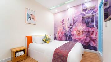 1 chambre, bureau, draps fournis