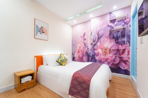 1 bedroom, desk, bed sheets - Modern DBL Comfort | Convenient Stay – Tan Binh (Ho-Chi-Minh)
