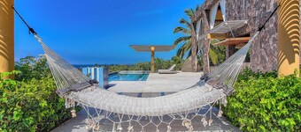 Luxury Oceanfront Villa - Private Beach - Pool