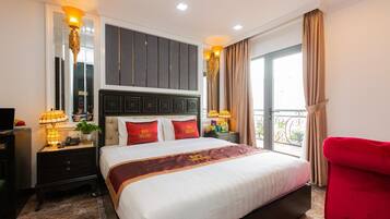 1 bedroom, desk, bed sheets