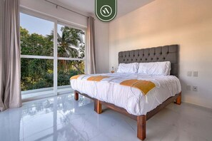 2 bedrooms, iron/ironing board, travel cot, WiFi - Equipped 2BR Condo in Versalles - Pool - King Bed (Puerto Vallarta)