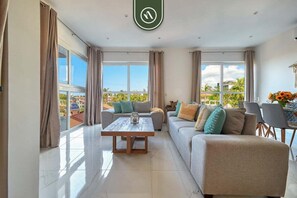 Smart TV - Equipped 2BR Condo in Versalles - Pool - King Bed (Puerto Vallarta)