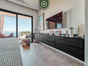 1 Schlafzimmer, Schreibtisch, Reisekinderbett, WLAN