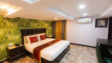 1 makuuhuone, työpöytä, vuodevaatteet