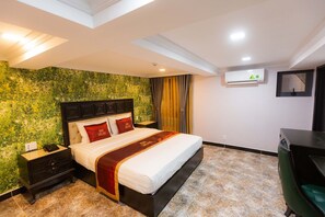 1 bedroom, desk, bed sheets - Comfy DBL Stay Quick Drive from Havana Airport (Ho-Chi-Minh)