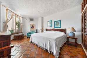 2 bedrooms, iron/ironing board, travel cot, WiFi