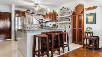 Coffee/tea maker, fridge, microwave, oven