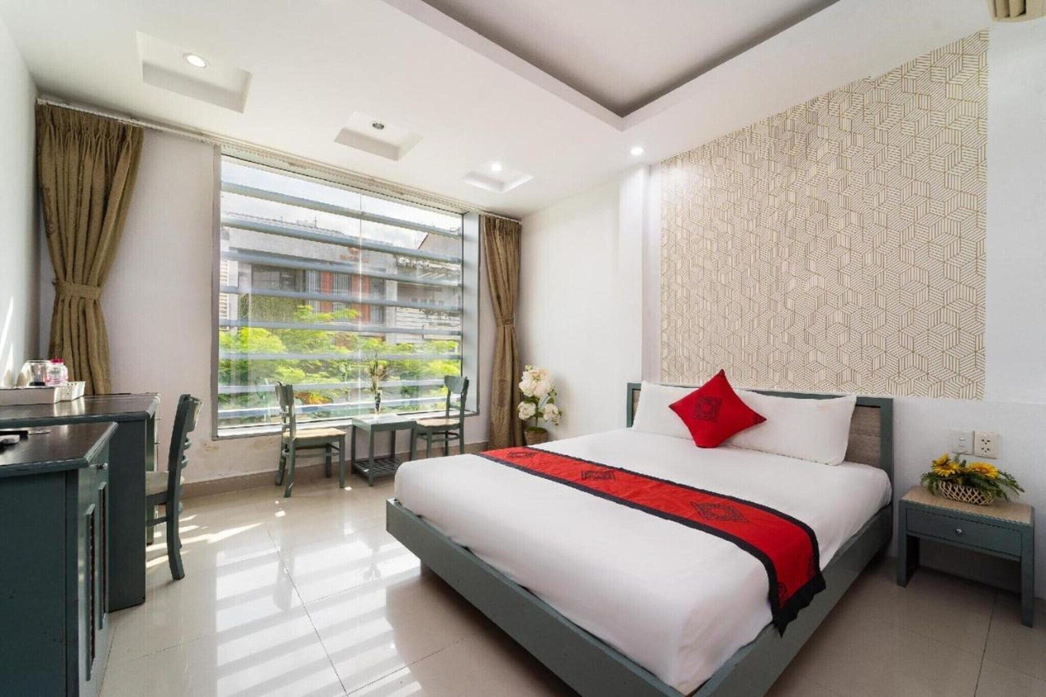 1 bedroom, desk, bed sheets