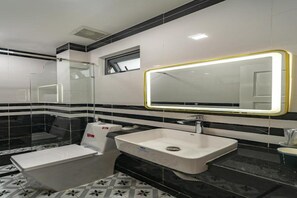 Douche, bidet, serviettes fournies