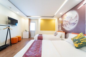 1 bedroom, desk, bed sheets