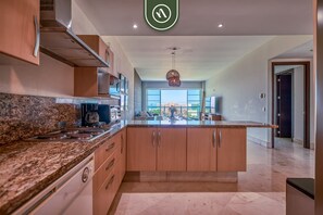 Fridge, microwave, stovetop, dishwasher