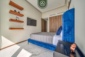 2 slaapkamers, een strijkplank/strijkijzer, reisbedje, wifi