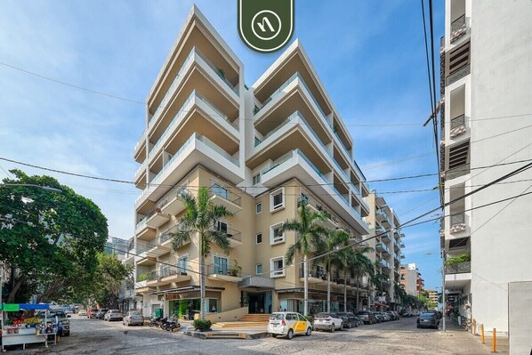 Exterior - 1BR Condo with Rooftop Pool - Romantic Zone (Puerto Vallarta)