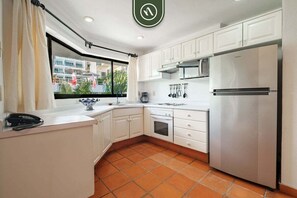 Fridge, microwave, oven, stovetop