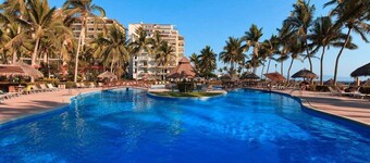 Mexican Styled 2 BR Condo - Beachfront - Pool