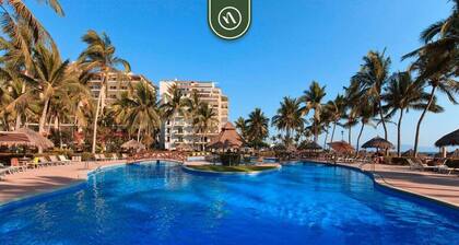 Mexican Styled 2 BR Condo - Beachfront - Pool