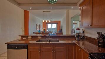 Fridge, microwave, stovetop, dishwasher