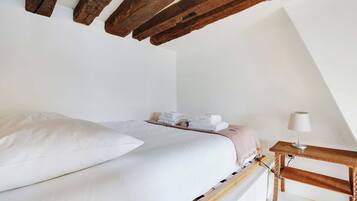 1 habitación, escritorio, tabla de planchar con plancha y wifi gratis