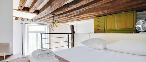 1 chambre, fer et planche à repasser, accès Internet, draps fournis