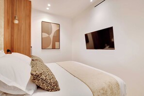 2 bedrooms, iron/ironing board, Internet, bed sheets