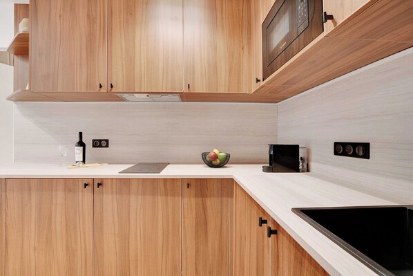 Fridge, microwave, stovetop, coffee/tea maker