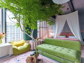 Habitación triple exclusiva, vistas a la ciudad | Colchones con acolchado adicional y decoración individual