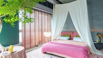 Pillow-top beds, individually decorated, individually furnished, desk