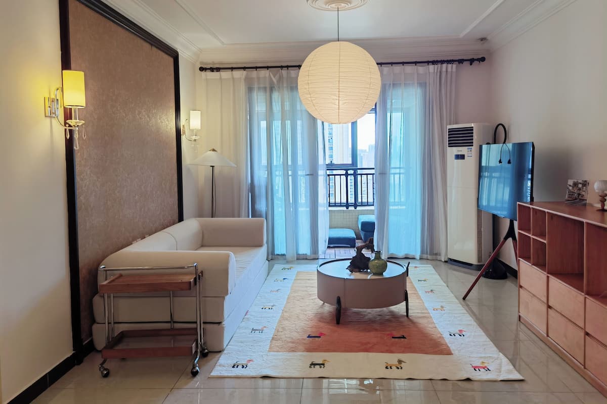 Comfort Suite, City View | Living area