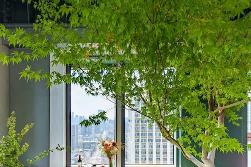 Panda Tower & Chunxi Rd. View Super King | Living area | 42-inch LCD TV with satellite channels, pay movies