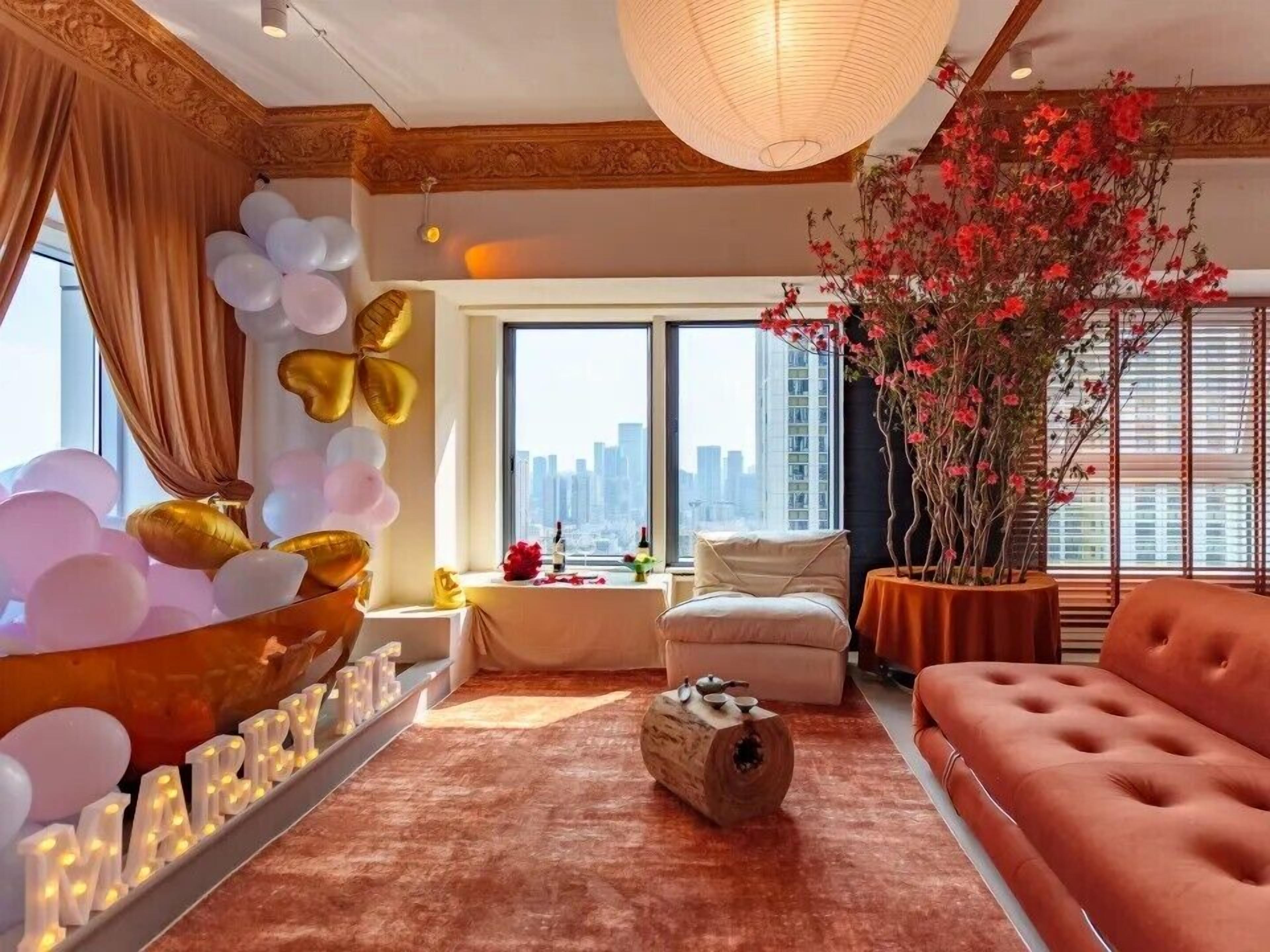 Three-Landmark View Super Twin (Panda Tower, Chunxi Rd, Living Water Garden) | Pillowtop beds, desk, laptop workspace, blackout drapes