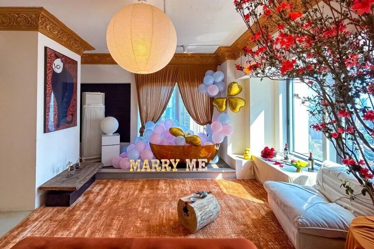 Super Twin Suites (IFS Panda & Chunxi Road View) | Pillowtop beds, desk, laptop workspace, blackout drapes