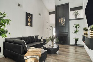 Smart-tv en een open haard