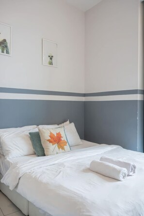 Superior Apartment, 1 Bedroom, Kitchen, City View | Desk, laptop workspace, iron/ironing board, free WiFi