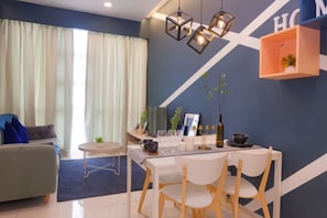Superior Apartment, 3 Bedrooms, Balcony, City View | In-room dining
