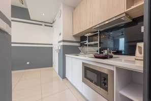 Superior Apartment, 1 Bedroom, Balcony, City View | Private kitchen | Fridge