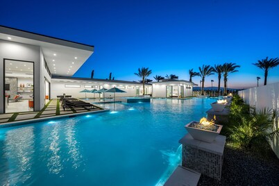 Sleeps 23 | Luxury Villa w/ Pool, Hot Tub & Pickleball Court | Bravo Villa #10