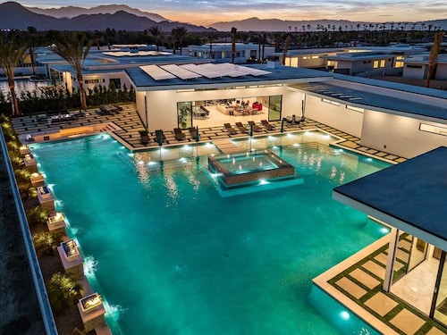 Luxury Villa w/ Pool, Hot Tub, Pickleball, Sleeps 23 | Bravo 10 by AvantStay