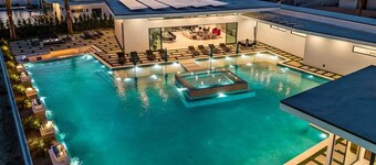Luxury Villa w/ Pool, Hot Tub, Pickleball, Sleeps 23 | Bravo 10 by AvantStay