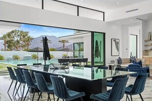 Outdoor dining - Sleeps 20 | Luxurious Pool, Putting Green & Hot Tub | Bravo Villa #11 (Indio)